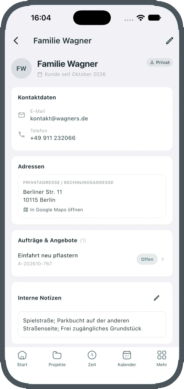 Smartphone: Kunde mit Kontaktdaten